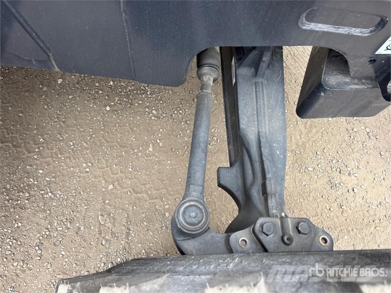 Bobcat B760 لوادر ذات جرافات عكسية