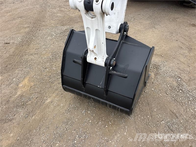 Bobcat B760 لوادر ذات جرافات عكسية