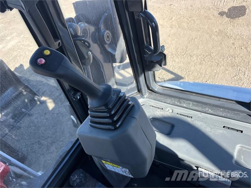 Bobcat B760 バックホーローダー