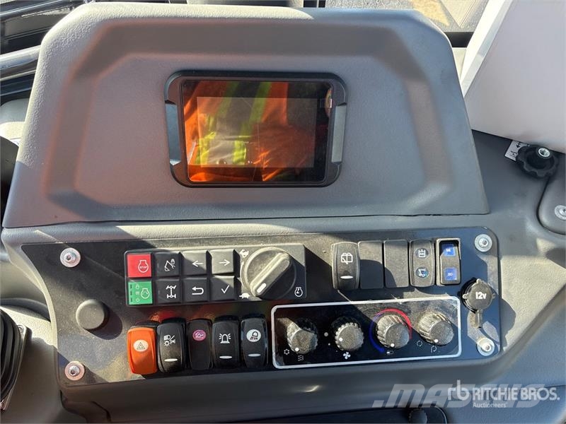 Bobcat B760 バックホーローダー