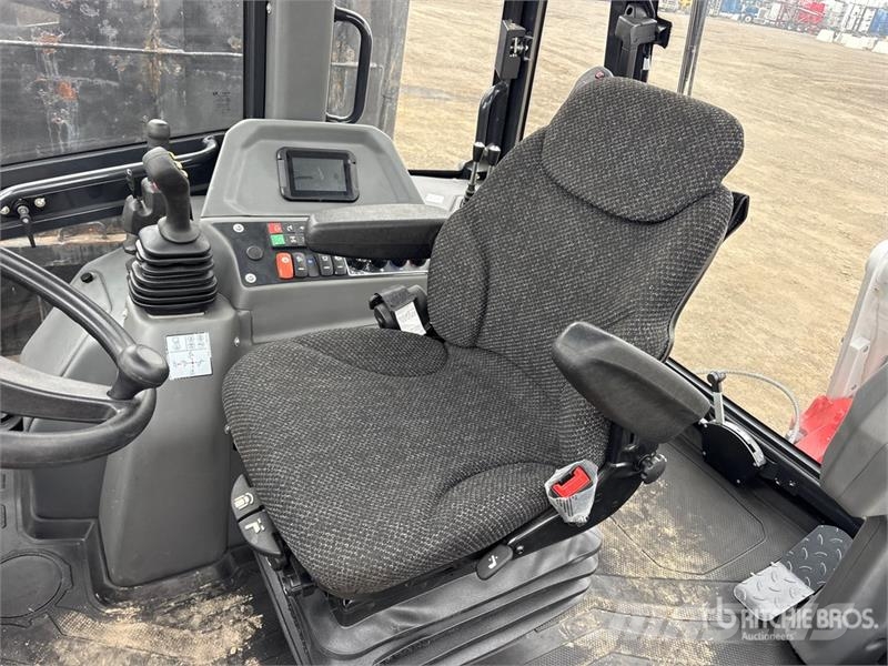 Bobcat B760 لوادر ذات جرافات عكسية
