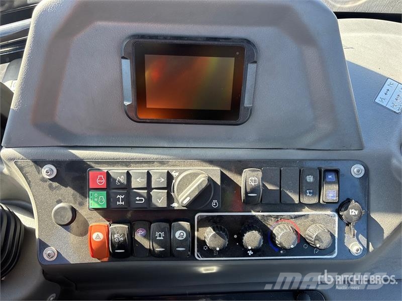 Bobcat B760 バックホーローダー