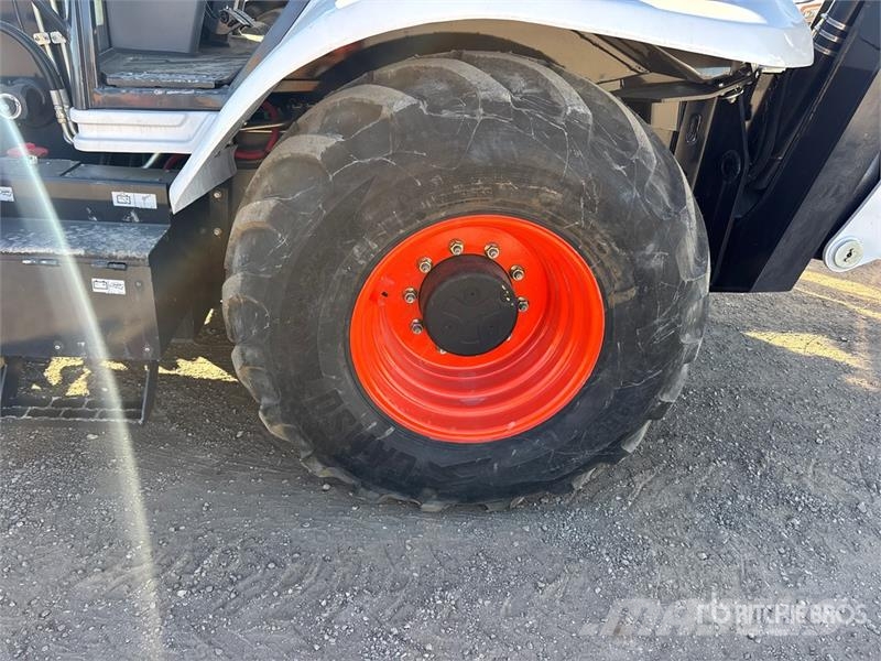 Bobcat B760 バックホーローダー