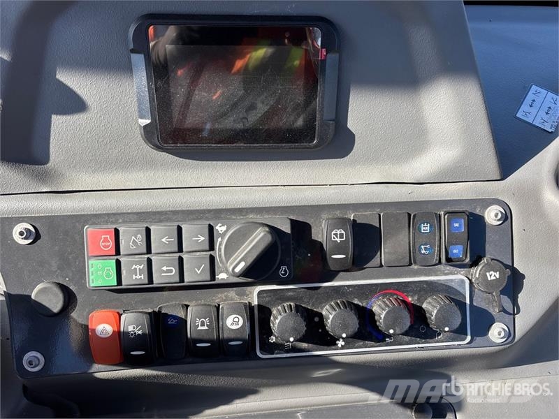 Bobcat B760 バックホーローダー