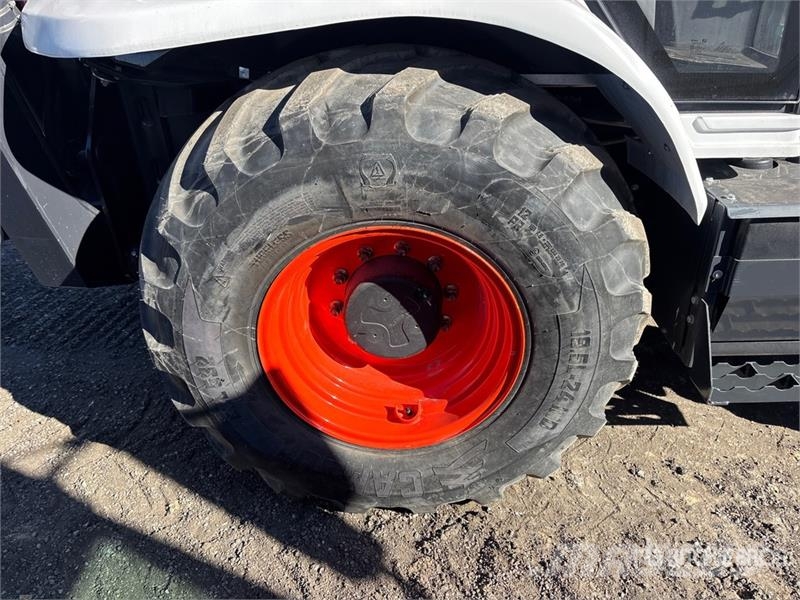 Bobcat B760 バックホーローダー