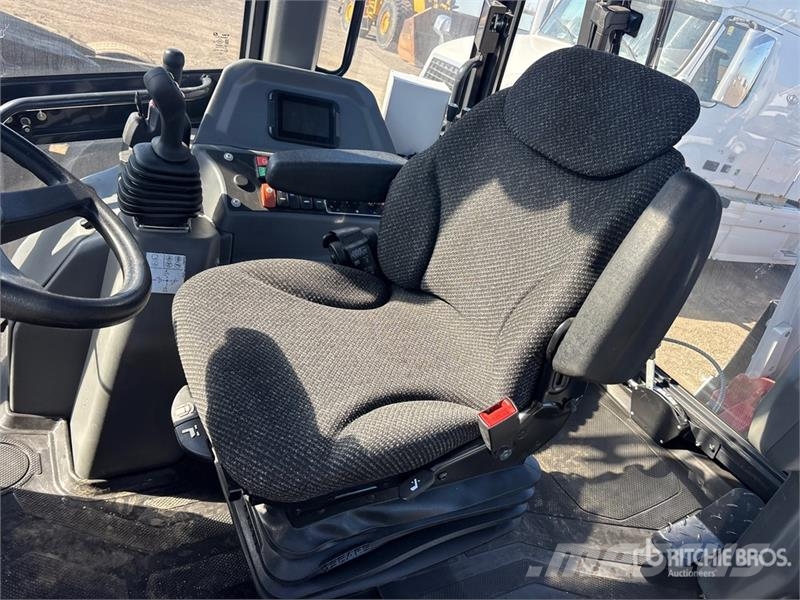 Bobcat B760 バックホーローダー