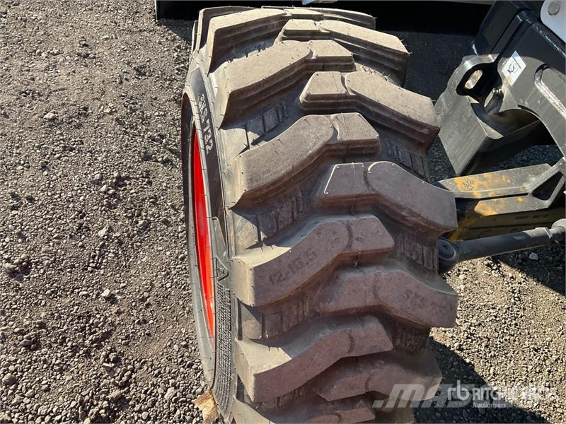 Bobcat B760 لوادر ذات جرافات عكسية