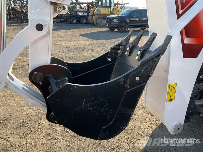Bobcat B760 لوادر ذات جرافات عكسية