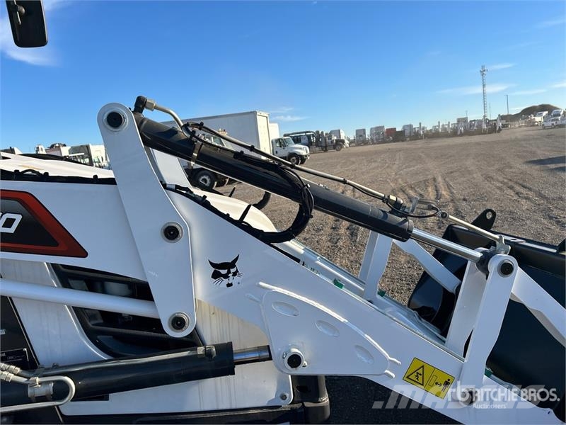 Bobcat B760 لوادر ذات جرافات عكسية