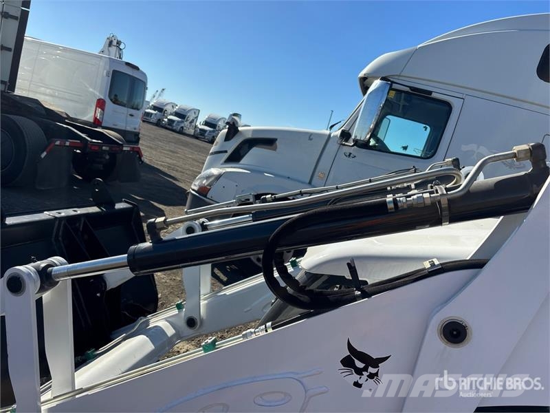 Bobcat B760 バックホーローダー