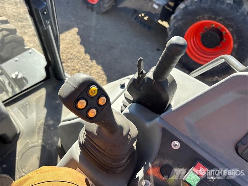 Bobcat B760 バックホーローダー