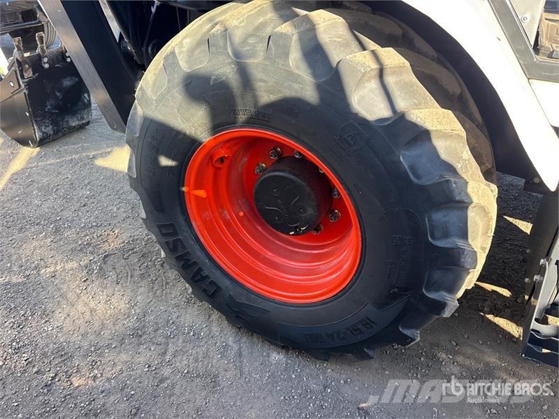 Bobcat B760 バックホーローダー