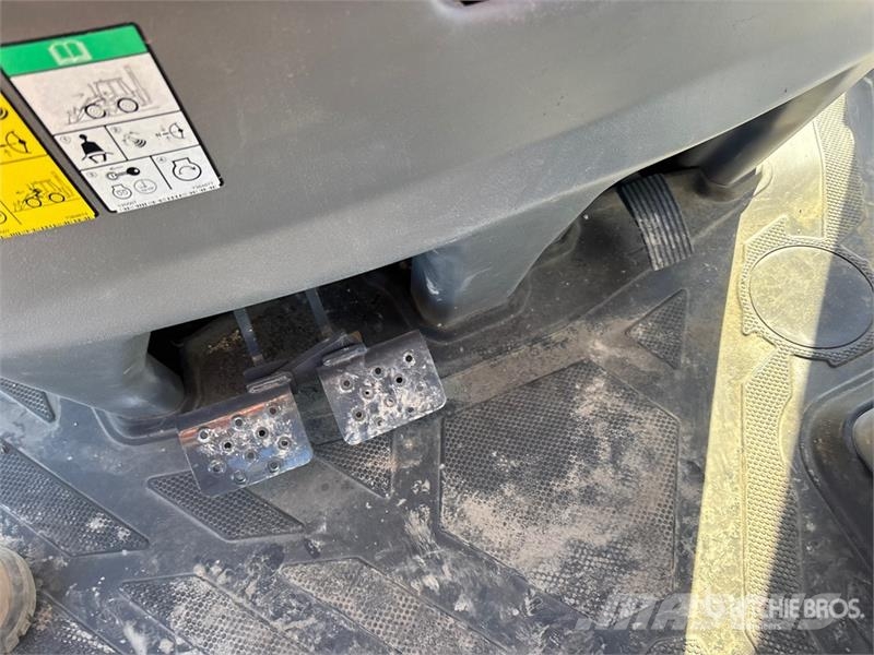 Bobcat B760 バックホーローダー
