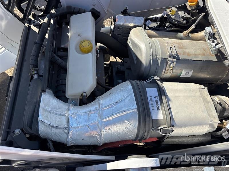 Bobcat B760 バックホーローダー