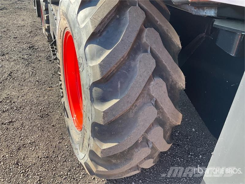 Bobcat B760 لوادر ذات جرافات عكسية