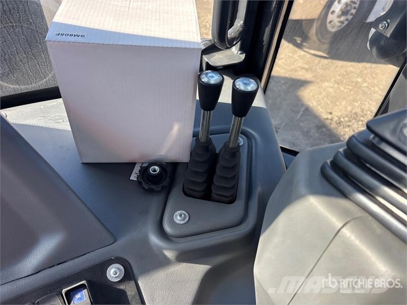 Bobcat B760 バックホーローダー