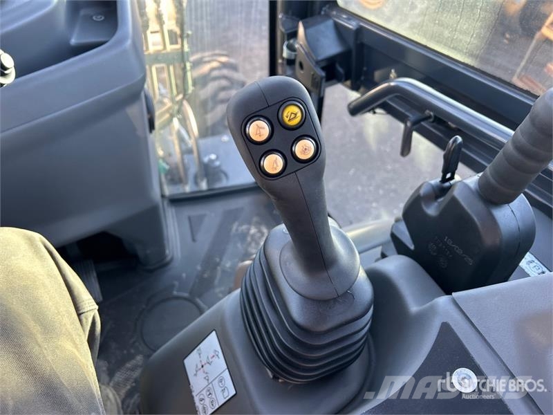 Bobcat B760 لوادر ذات جرافات عكسية