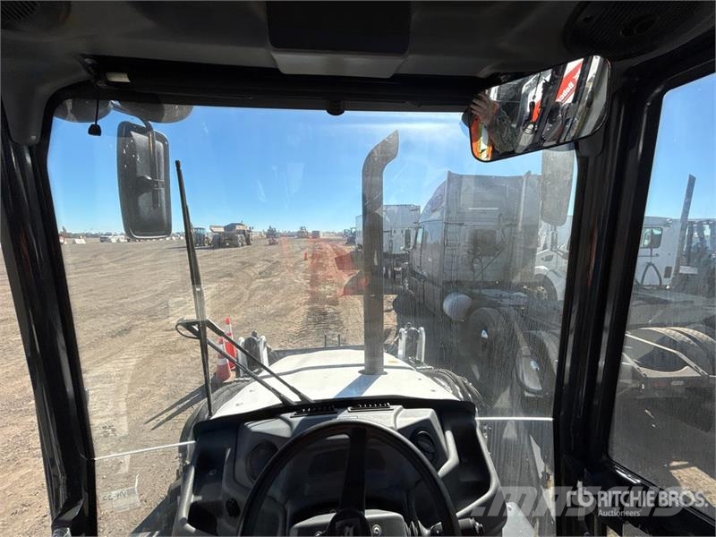 Bobcat B760 バックホーローダー