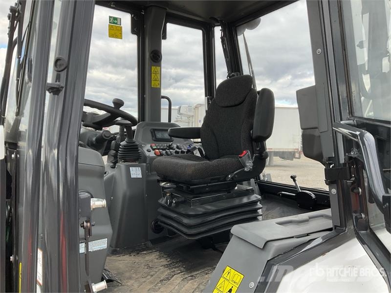 Bobcat B760 لوادر ذات جرافات عكسية