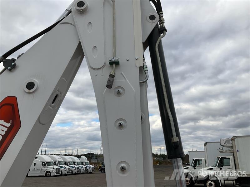Bobcat B760 لوادر ذات جرافات عكسية