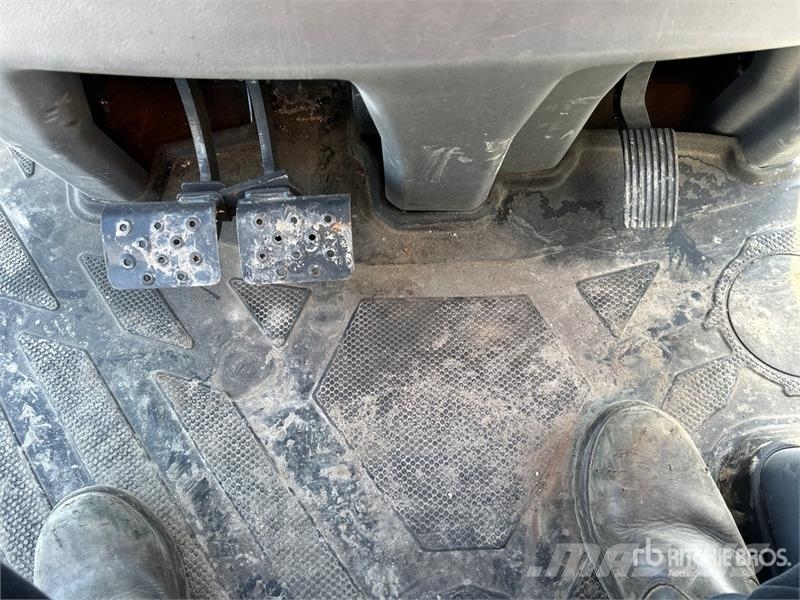 Bobcat B760 Tractopelle