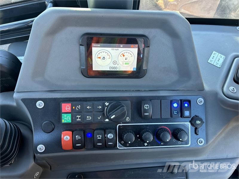 Bobcat B760 لوادر ذات جرافات عكسية