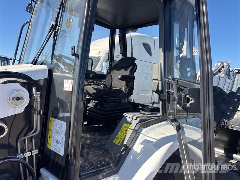 Bobcat B760 バックホーローダー