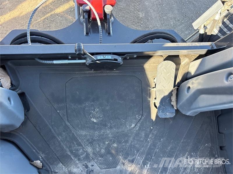Bobcat B760 バックホーローダー