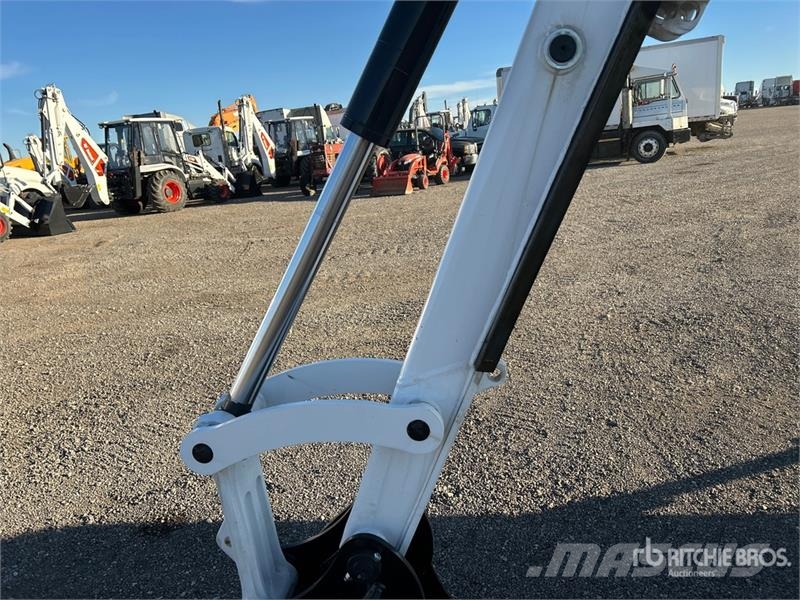 Bobcat B760 لوادر ذات جرافات عكسية