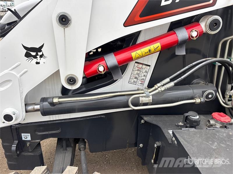 Bobcat B760 لوادر ذات جرافات عكسية