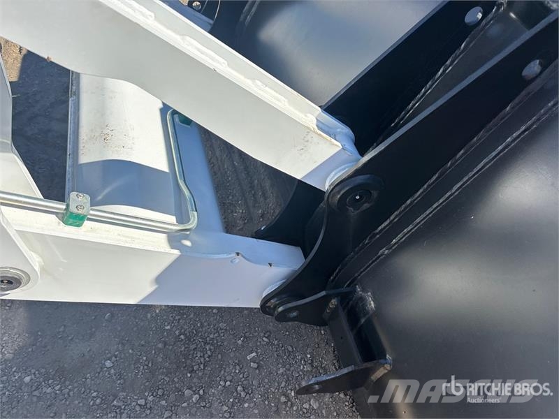 Bobcat B760 バックホーローダー