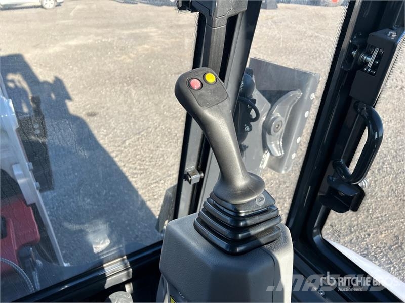 Bobcat B760 لوادر ذات جرافات عكسية