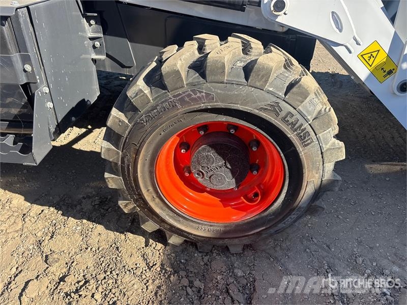 Bobcat B760 バックホーローダー