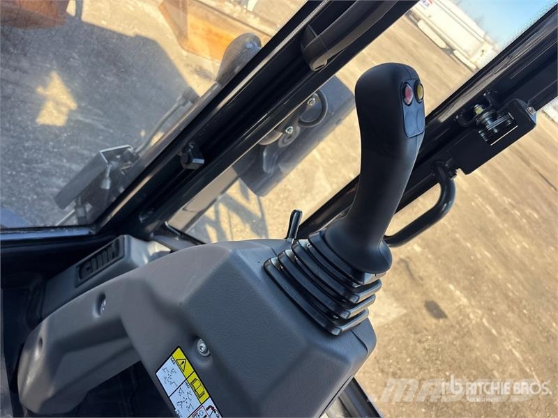 Bobcat B760 バックホーローダー