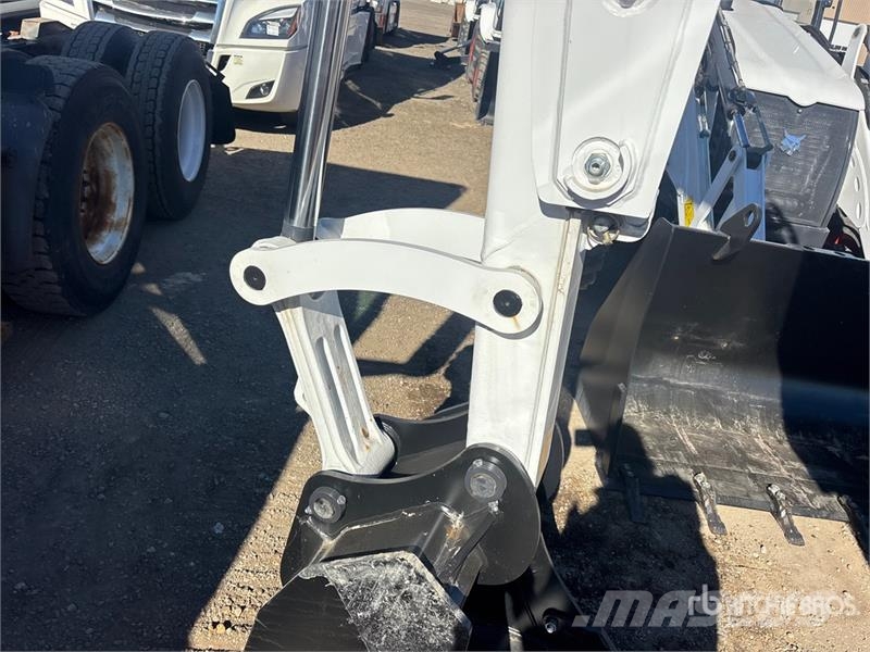 Bobcat B760 バックホーローダー
