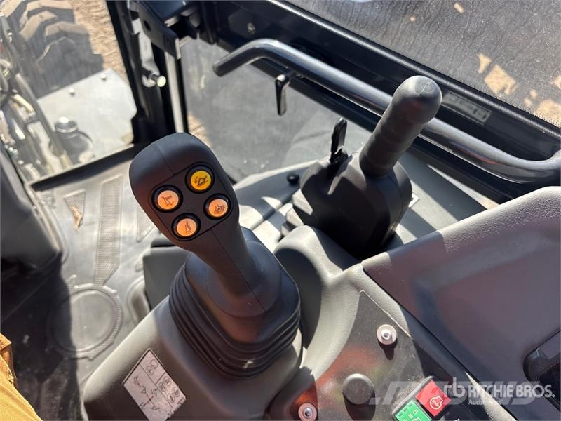 Bobcat B760 バックホーローダー