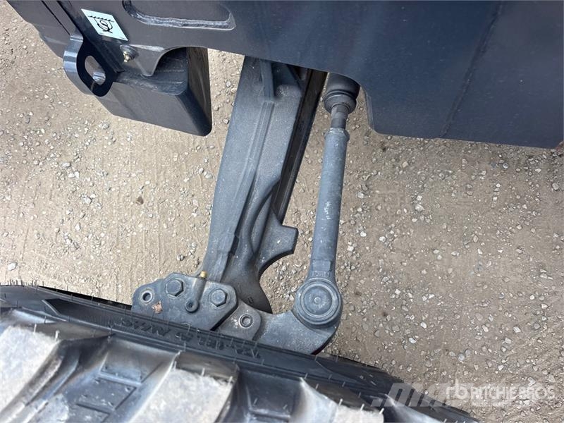 Bobcat B760 لوادر ذات جرافات عكسية