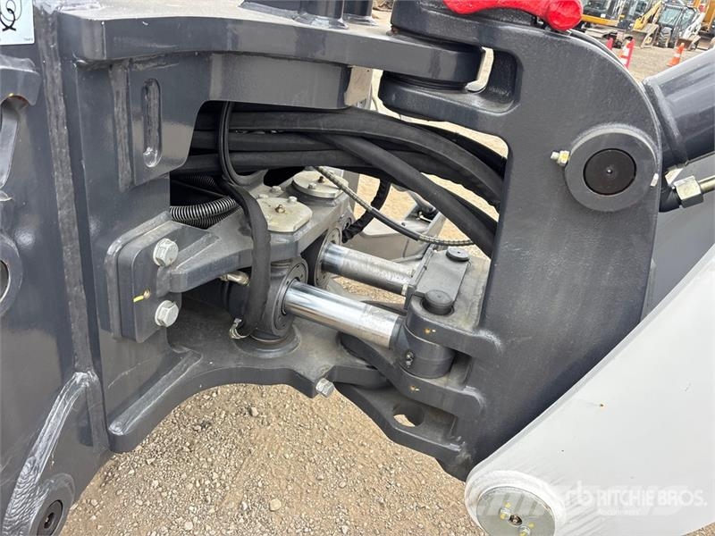 Bobcat B760 لوادر ذات جرافات عكسية