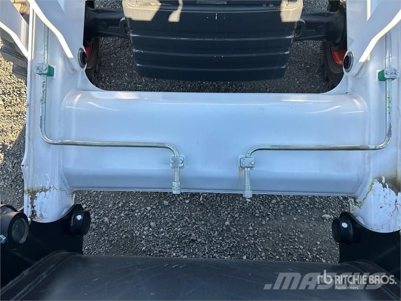 Bobcat B760 لوادر ذات جرافات عكسية