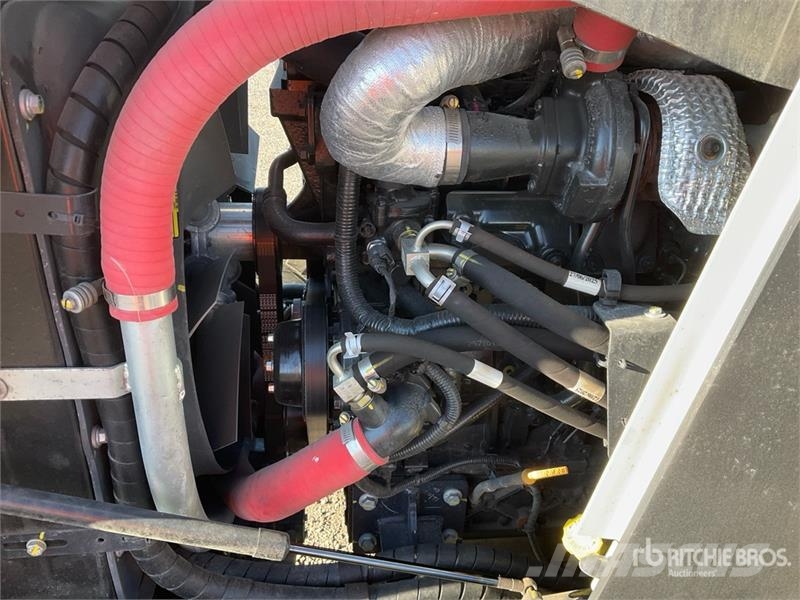 Bobcat B760 لوادر ذات جرافات عكسية