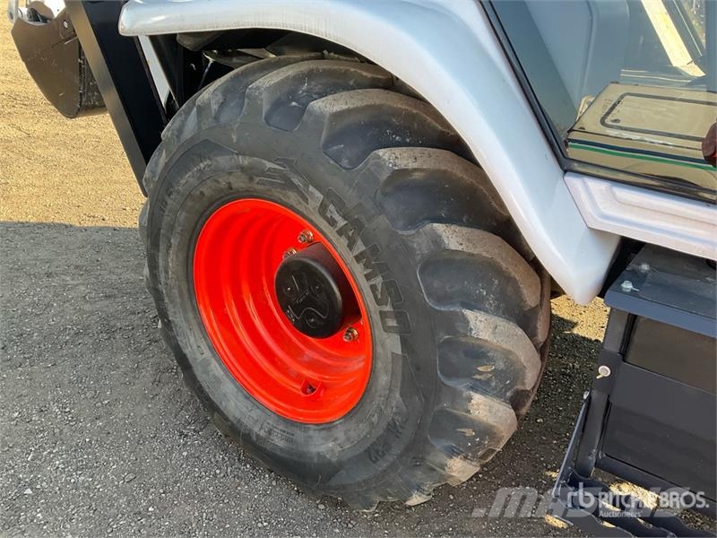 Bobcat B760 لوادر ذات جرافات عكسية