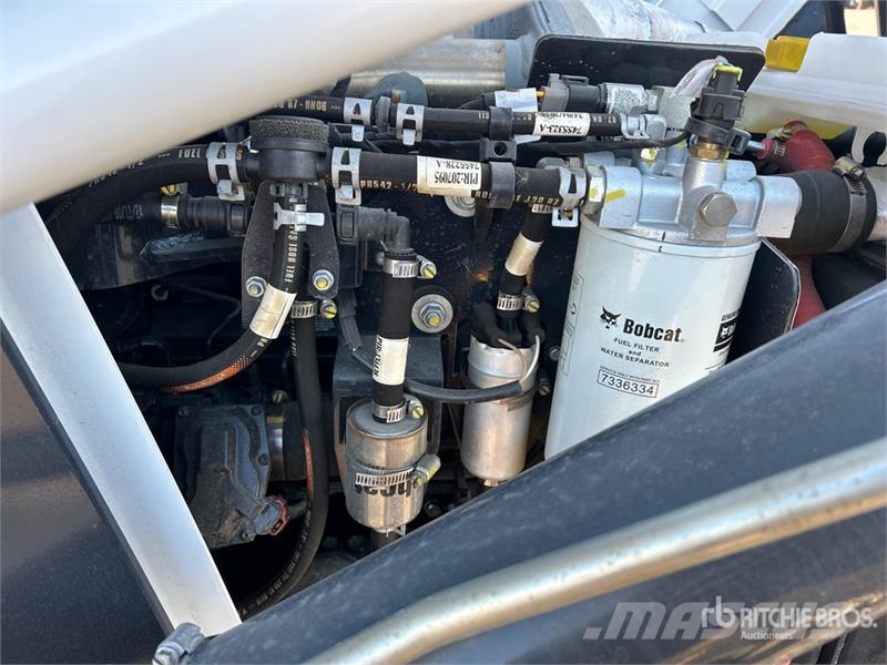 Bobcat B760 لوادر ذات جرافات عكسية