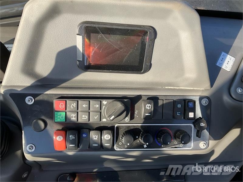 Bobcat B760 لوادر ذات جرافات عكسية