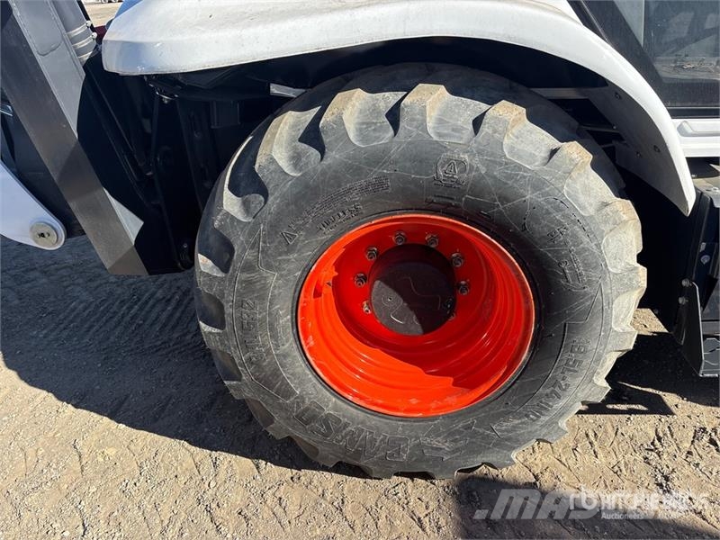 Bobcat B760 バックホーローダー