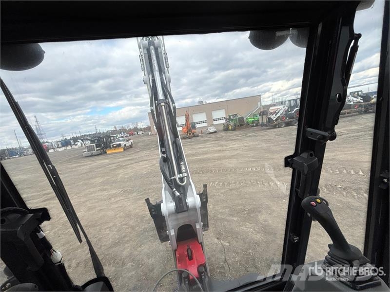 Bobcat B760 لوادر ذات جرافات عكسية
