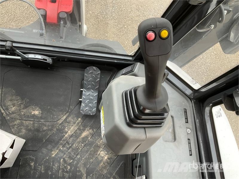 Bobcat B760 لوادر ذات جرافات عكسية