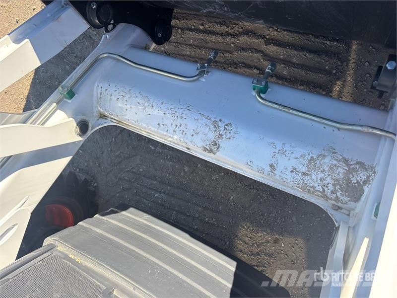 Bobcat B760 バックホーローダー