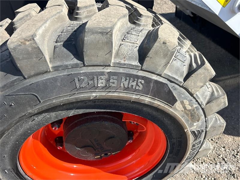 Bobcat B760 Tractopelle