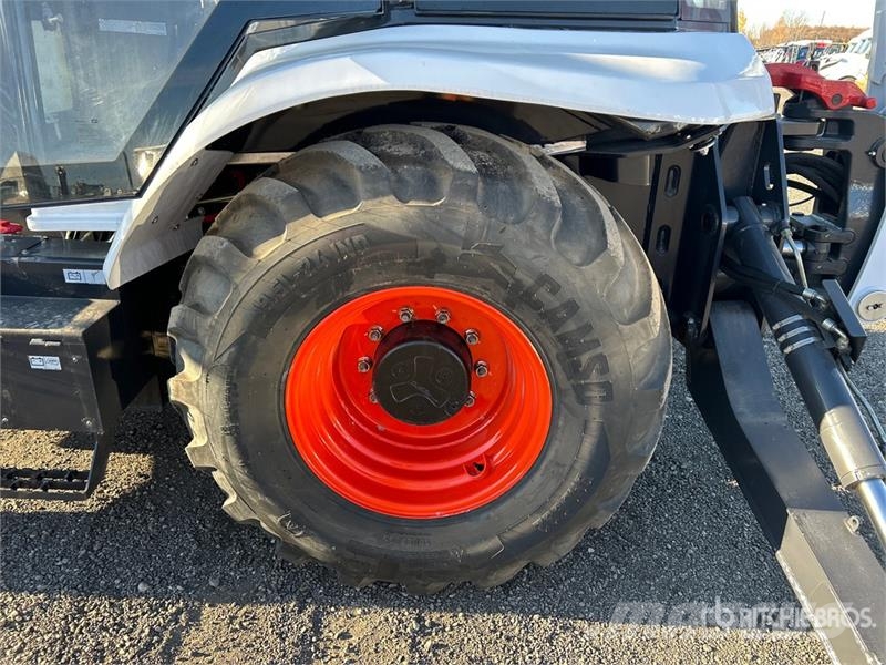 Bobcat B760 لوادر ذات جرافات عكسية