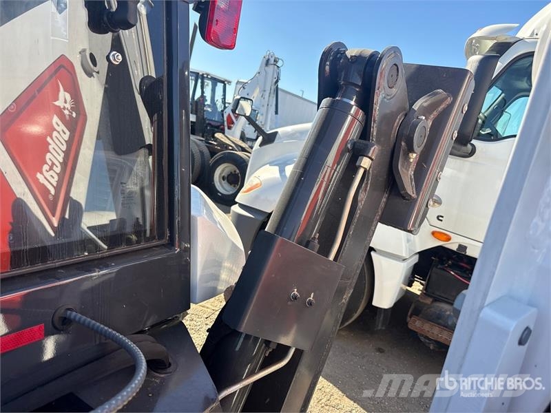 Bobcat B760 バックホーローダー